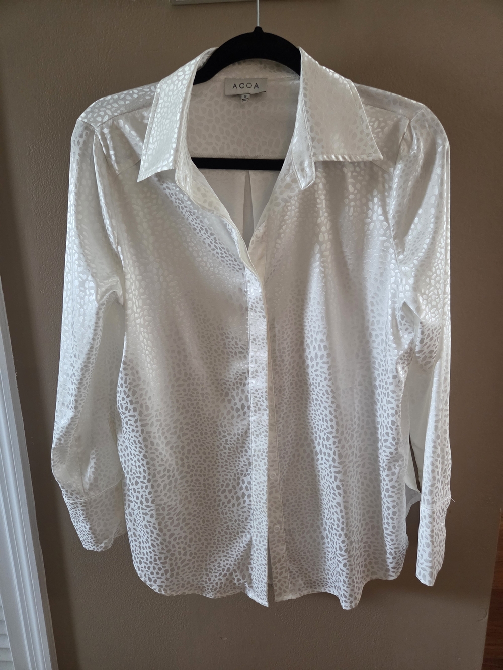 Vici White Satin Leopard Jacquard Button-Down Shirt